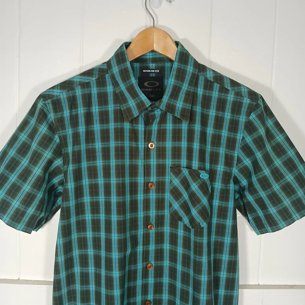 Oakley Button Up Shirt Mens Small Teal Black Plaid Regular Fit Cotton 401271SSFR